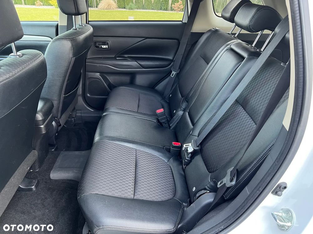 Mitsubishi Outlander 2.0 4WD Plus - 17