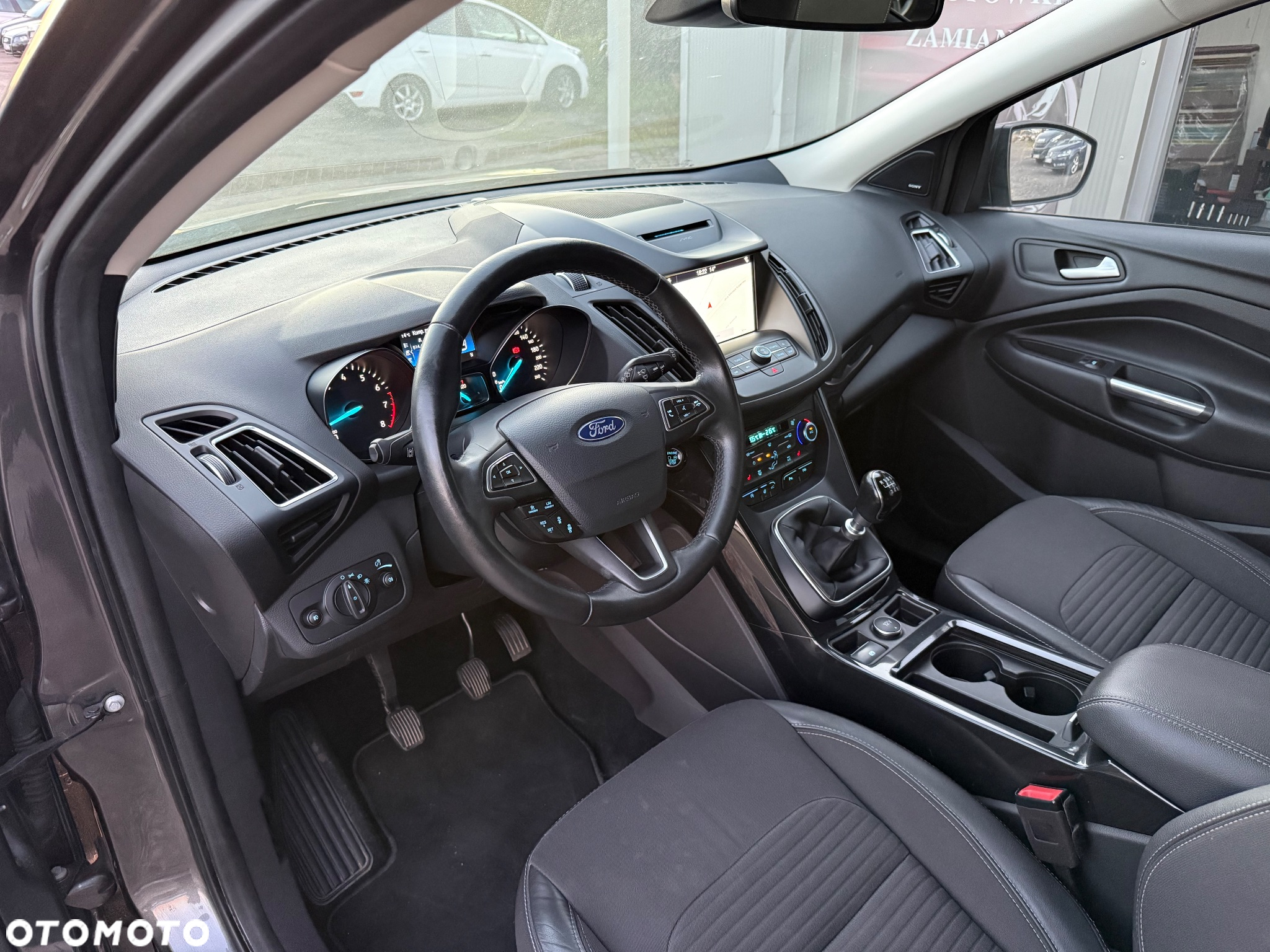 Ford Kuga 1.5 EcoBoost 2x4 Titanium - 17