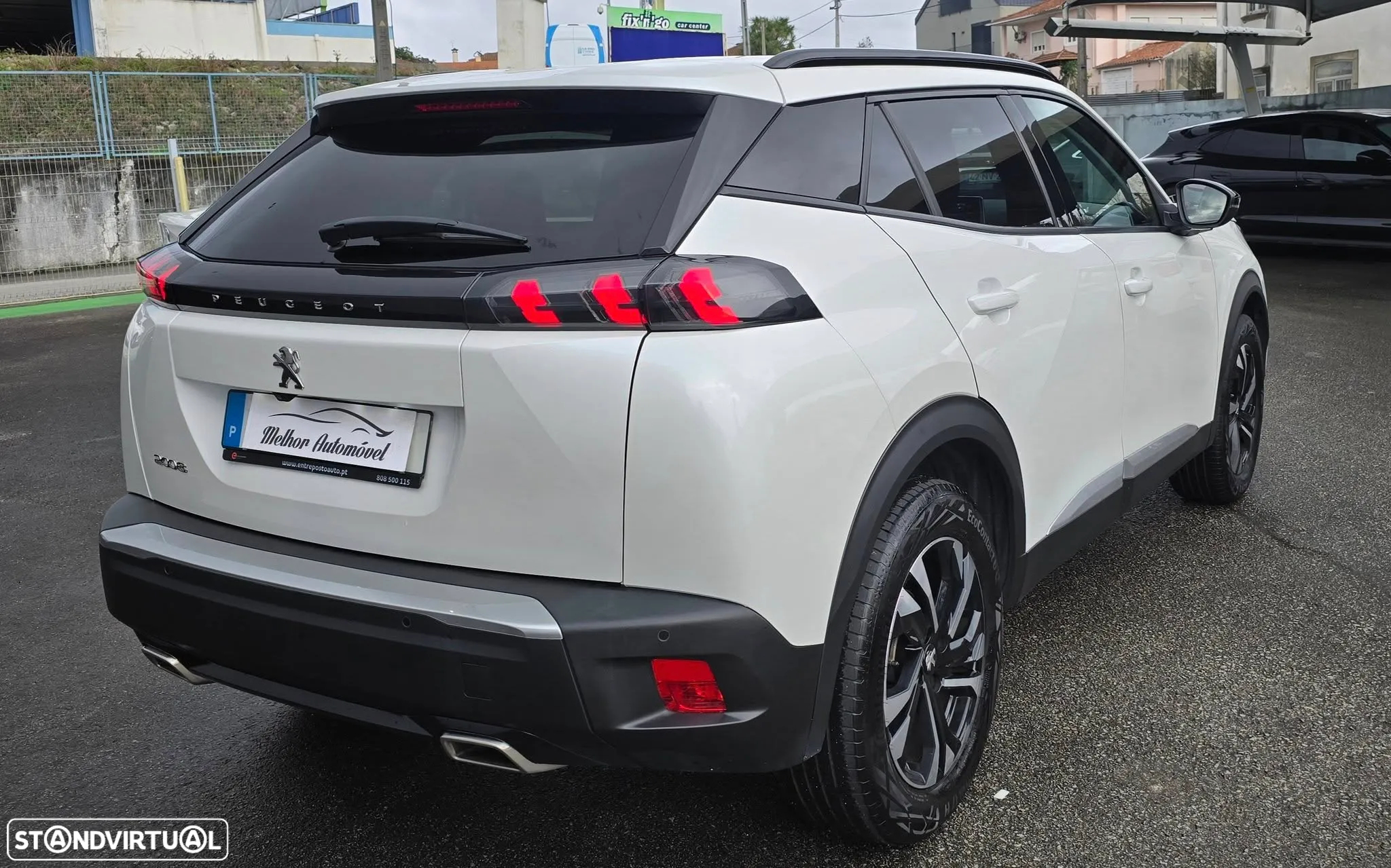 Peugeot 2008 1.2 PureTech Allure - 4