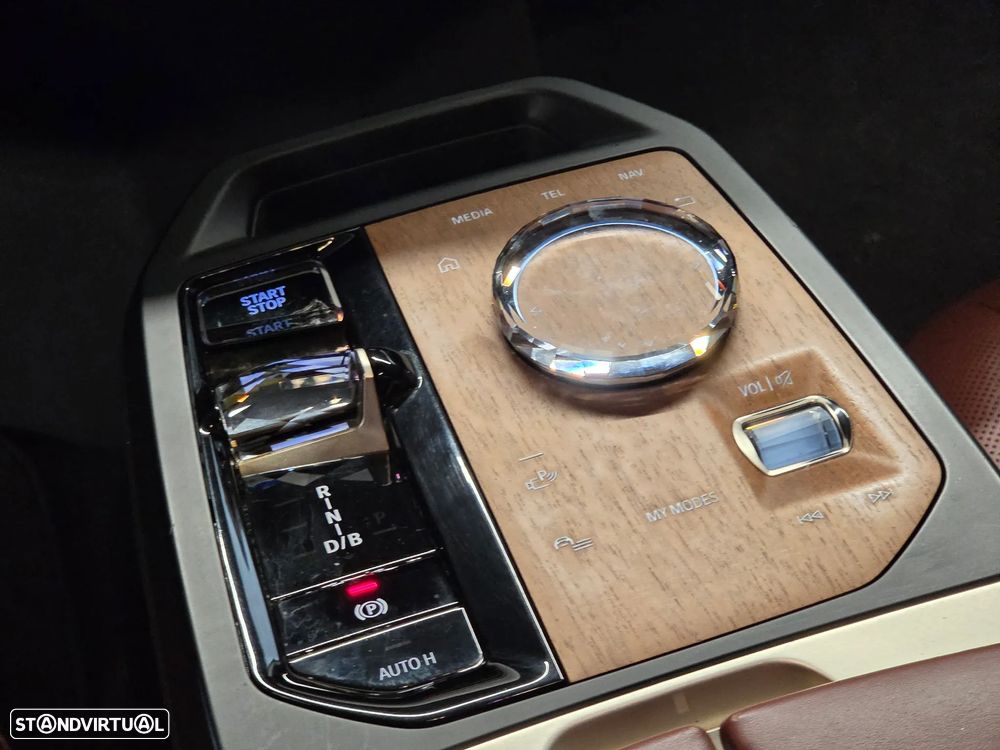 BMW iX xDrive 40 Pack Desportivo - 11