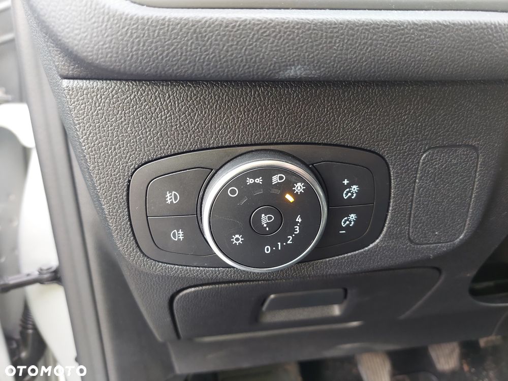 Ford Focus 1.5 TDCi SYNC Edition - 16