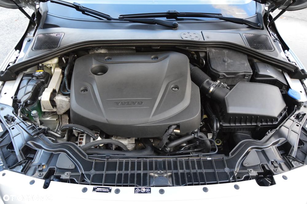 Volvo V60 D4 Geartronic Momentum - 27