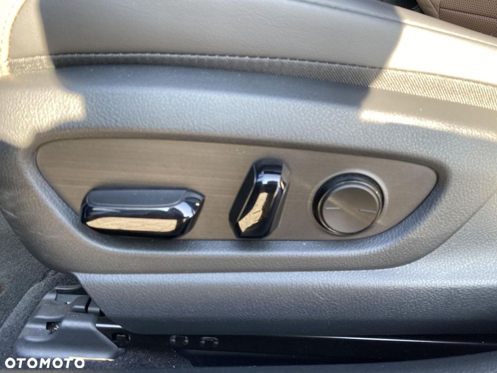 Lexus ES 300h F Sport Design - 22