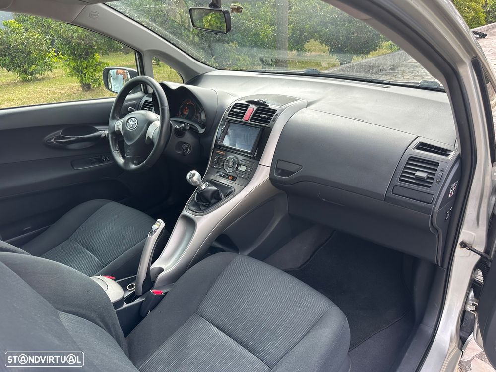 Toyota Auris 1.4 D-4D AC - 19