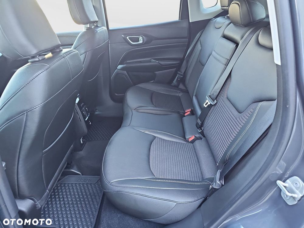 Jeep Compass - 28