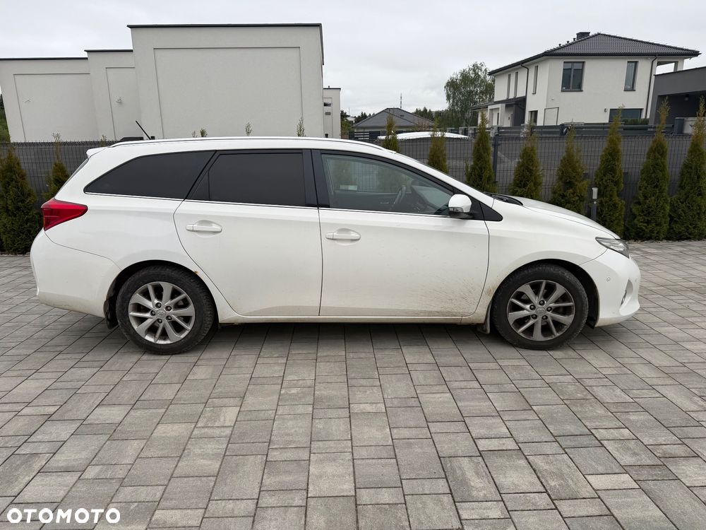 Toyota Auris 1.4 D-4D Premium - 3
