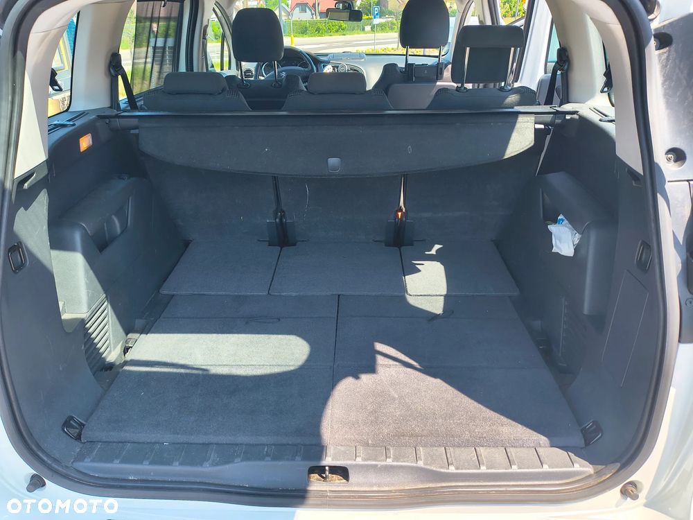 Peugeot 5008 HDI 150 Active - 23