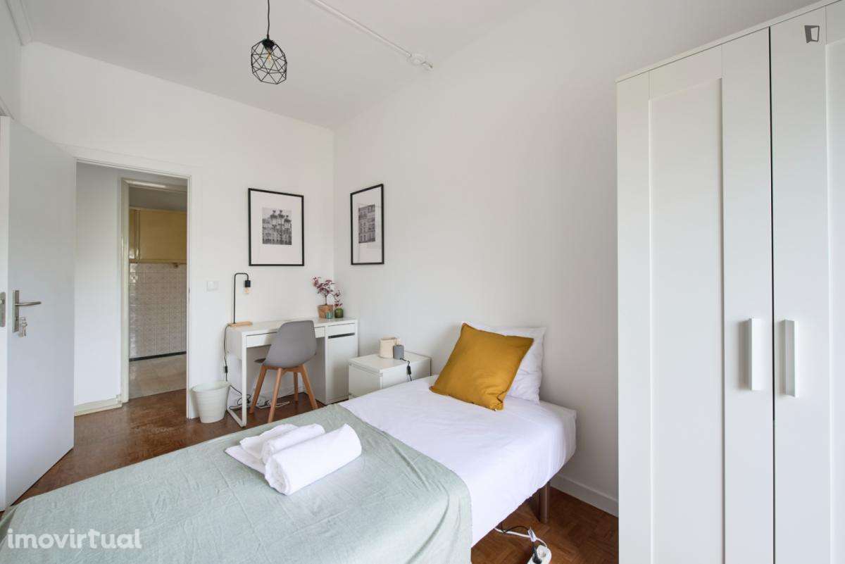 Quarto - localizado em Roma-Areeiro Lisbon - Grande imagem: 4/55