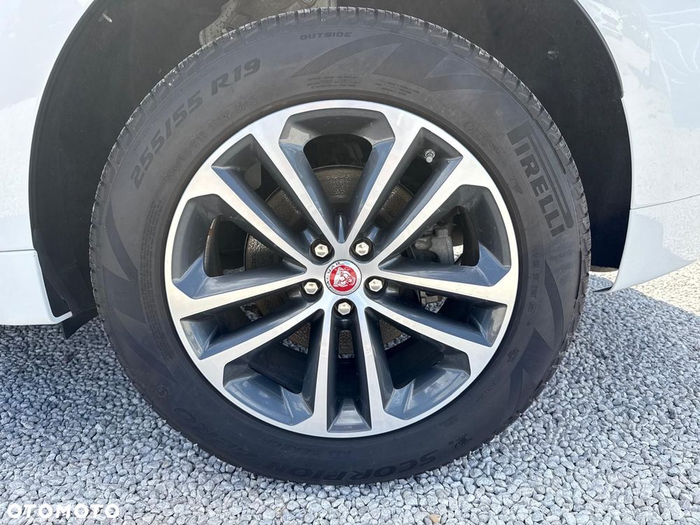 Jaguar F-Pace 20d AWD R-Sport - 11