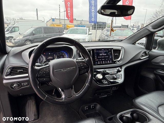 Chrysler Pacifica - 28