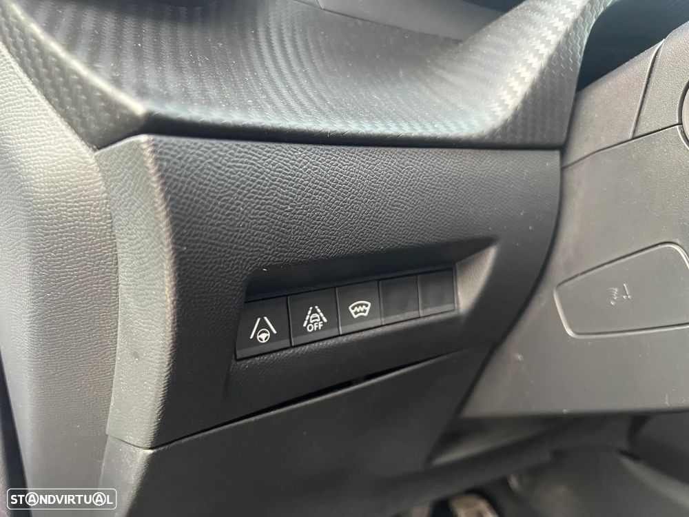 Peugeot 2008 PureTech 130 EAT8 GT - 26