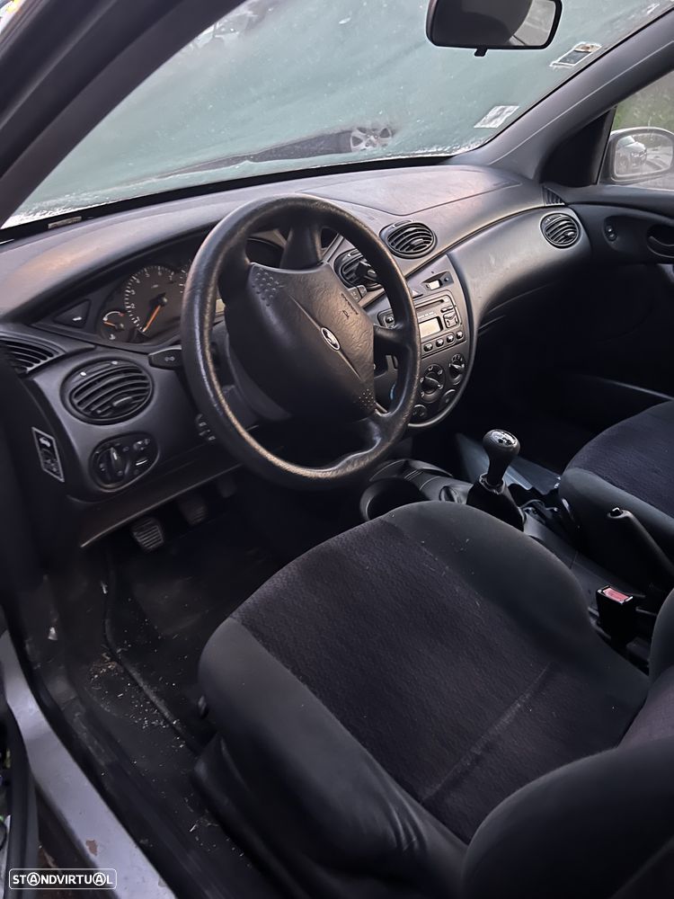Ford Focus 1.6 Ambiente - 3