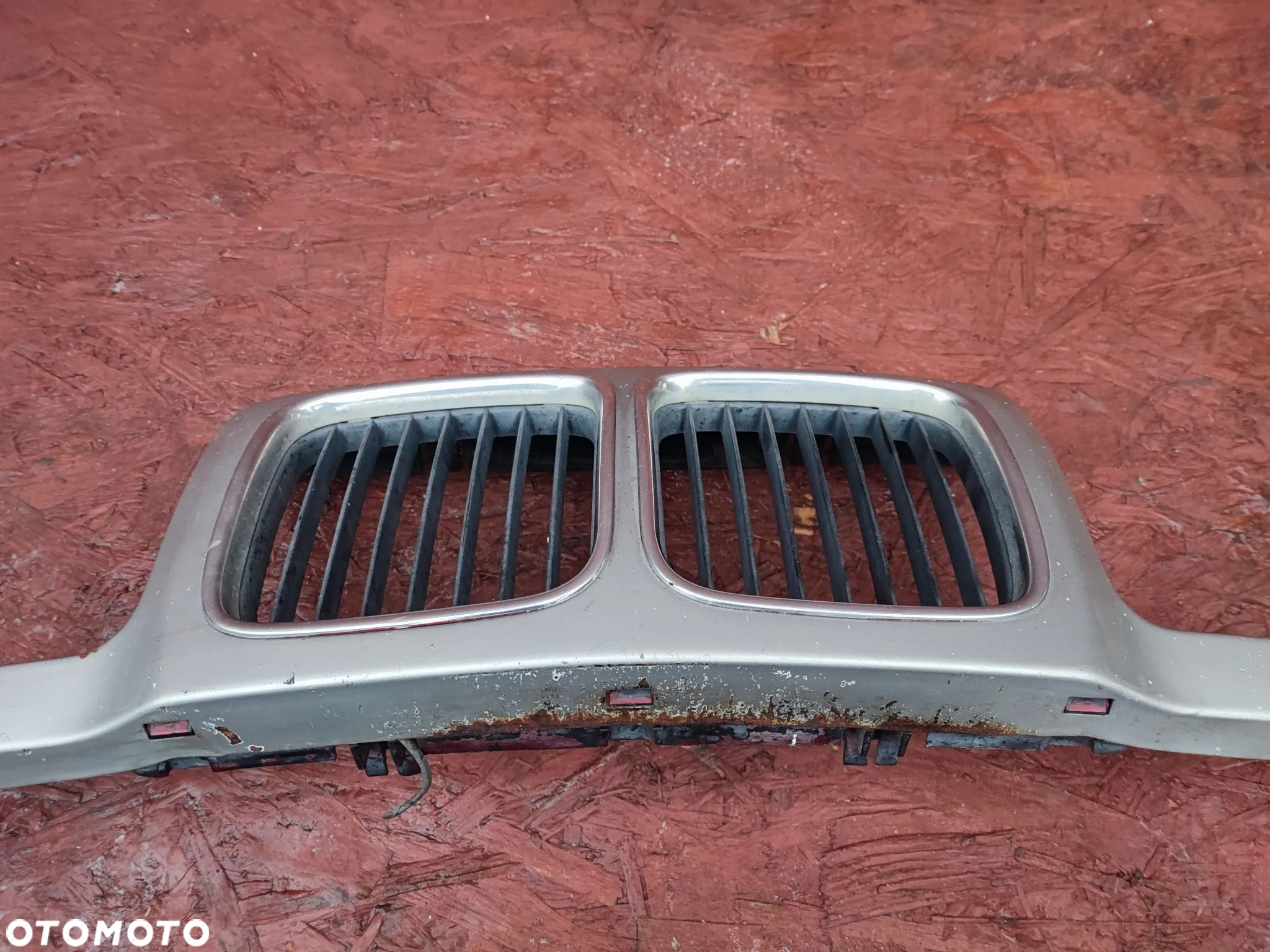 BMW E34 ORYGINALNY NOSEK / GRIL PRZEDNI + NERKI WĄSKA LAMPA PRZED LIFT W DOBRYM STANIE O NR. 1 978 880 / 1 973 835 OEM BEZ RDZY - 5