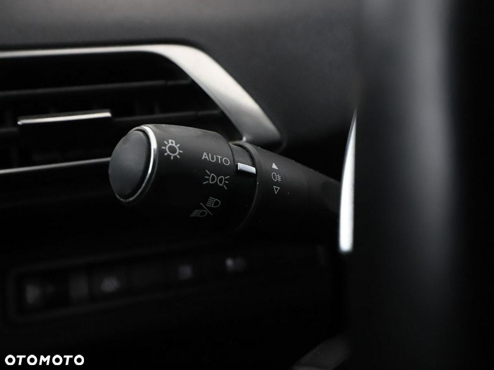 Peugeot 3008 225 e-EAT8 Allure - 38
