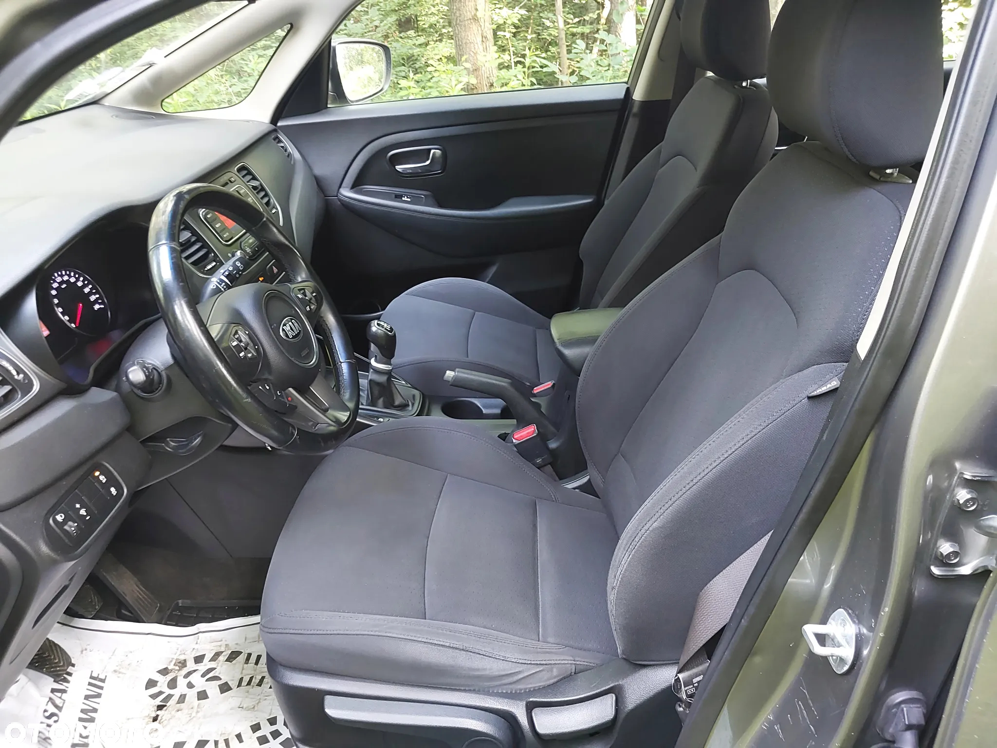 Kia Carens - 12