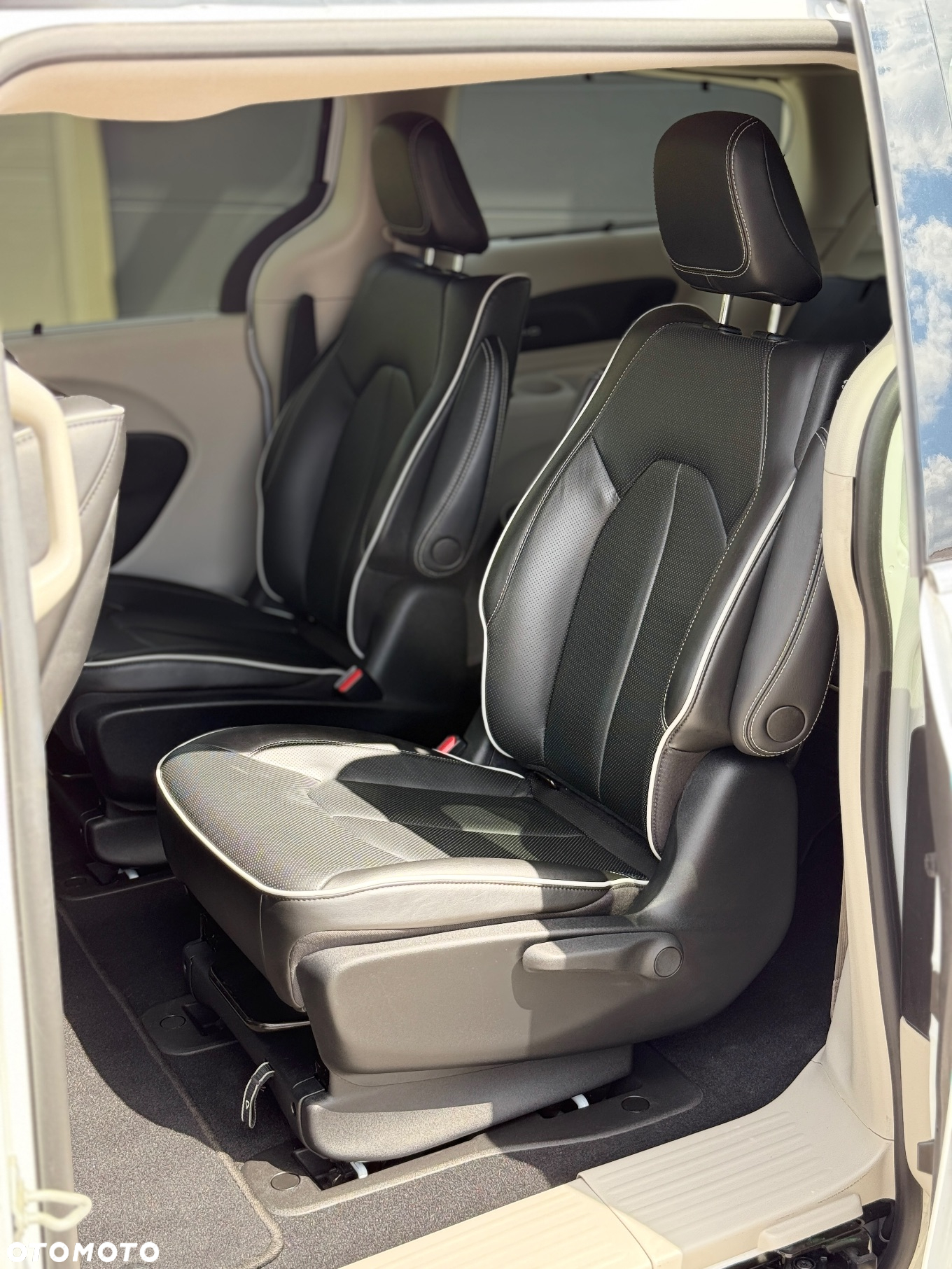 Chrysler Pacifica - 16
