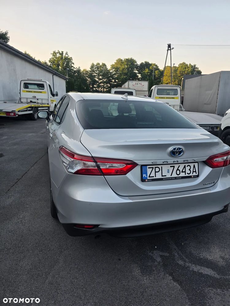 Toyota Camry - 10