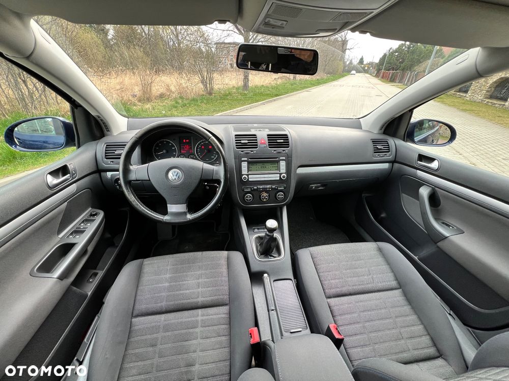 Volkswagen Golf 1.6 FSI Tour Edition - 11