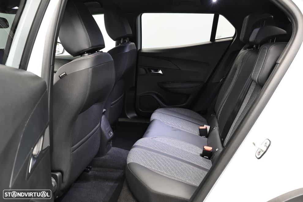 Peugeot 2008 1.2 PureTech Allure - 24