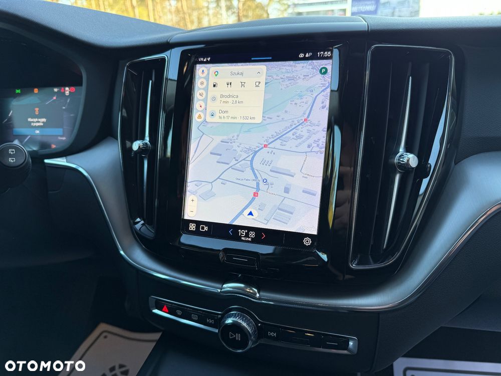 Volvo XC 60 B4 D AWD Plus Dark - 17