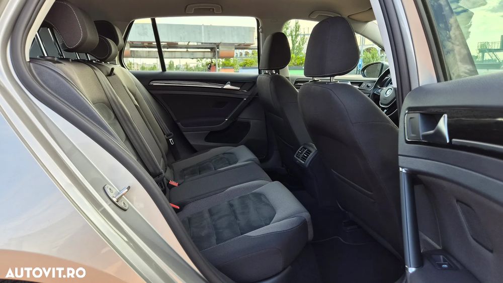 Volkswagen Golf - 8