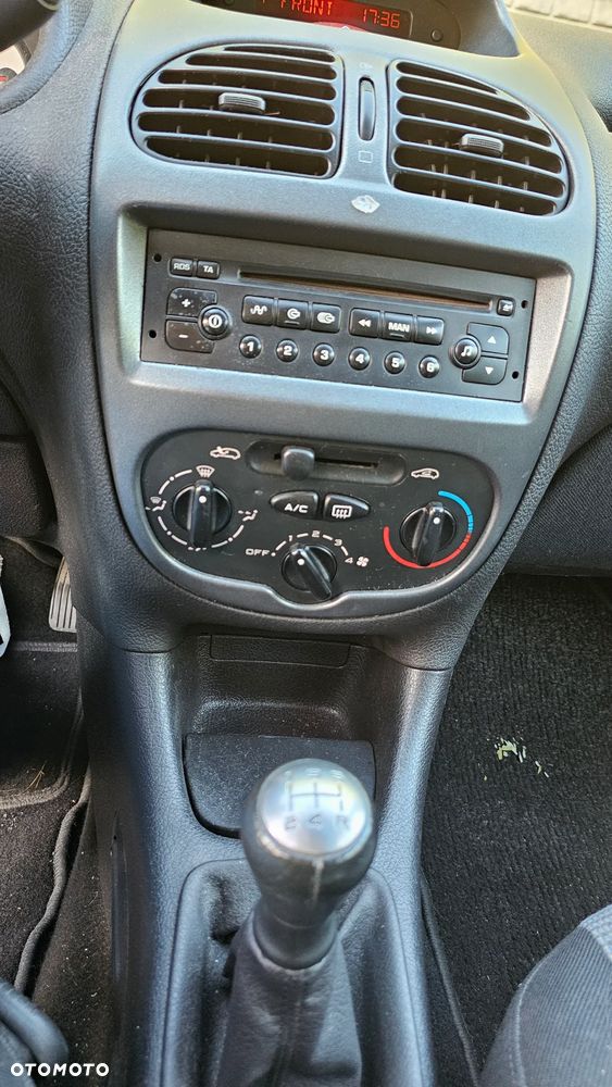 Peugeot 206 - 18