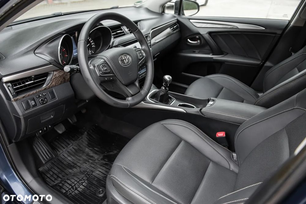 Toyota Avensis Touring Sports 2.0 D-4D Team Deutschland - 15