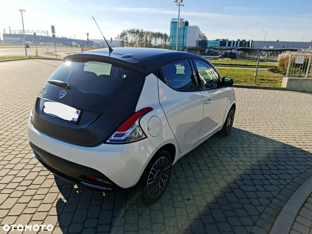 Lancia Ypsilon 1.2 8V Momo S&S - 6