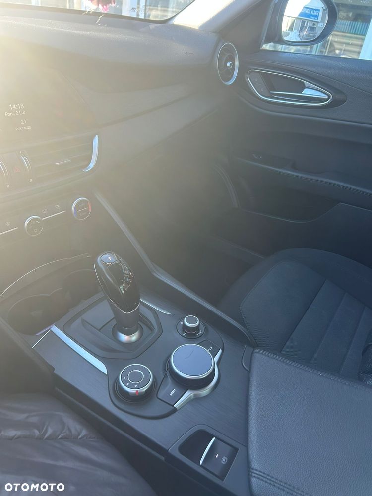 Alfa Romeo Giulia 2.0 Turbo - 9