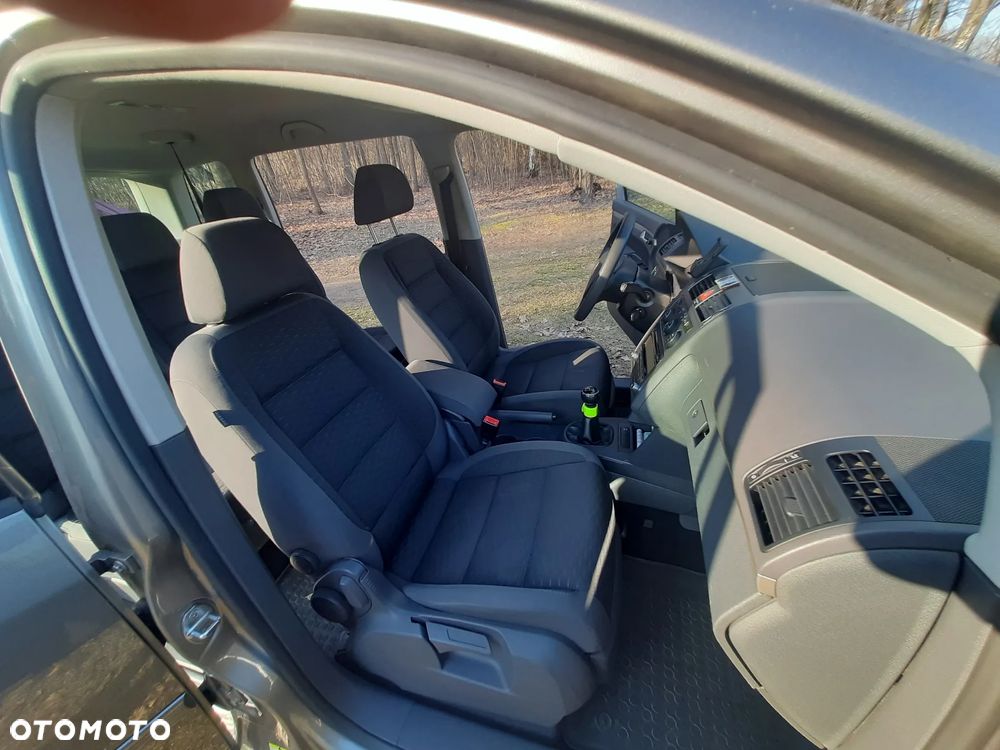 Volkswagen Touran - 8