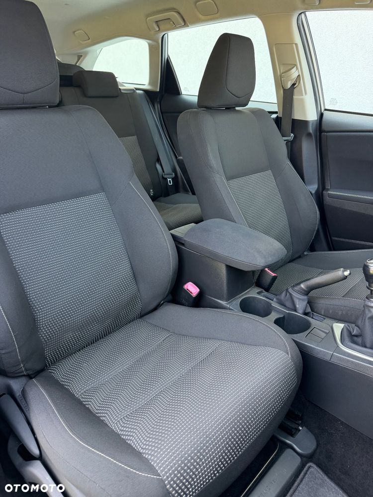 Toyota Auris 1.6 Premium + - 16