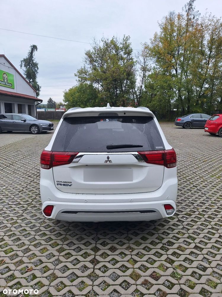 Mitsubishi Outlander Instyle - 24