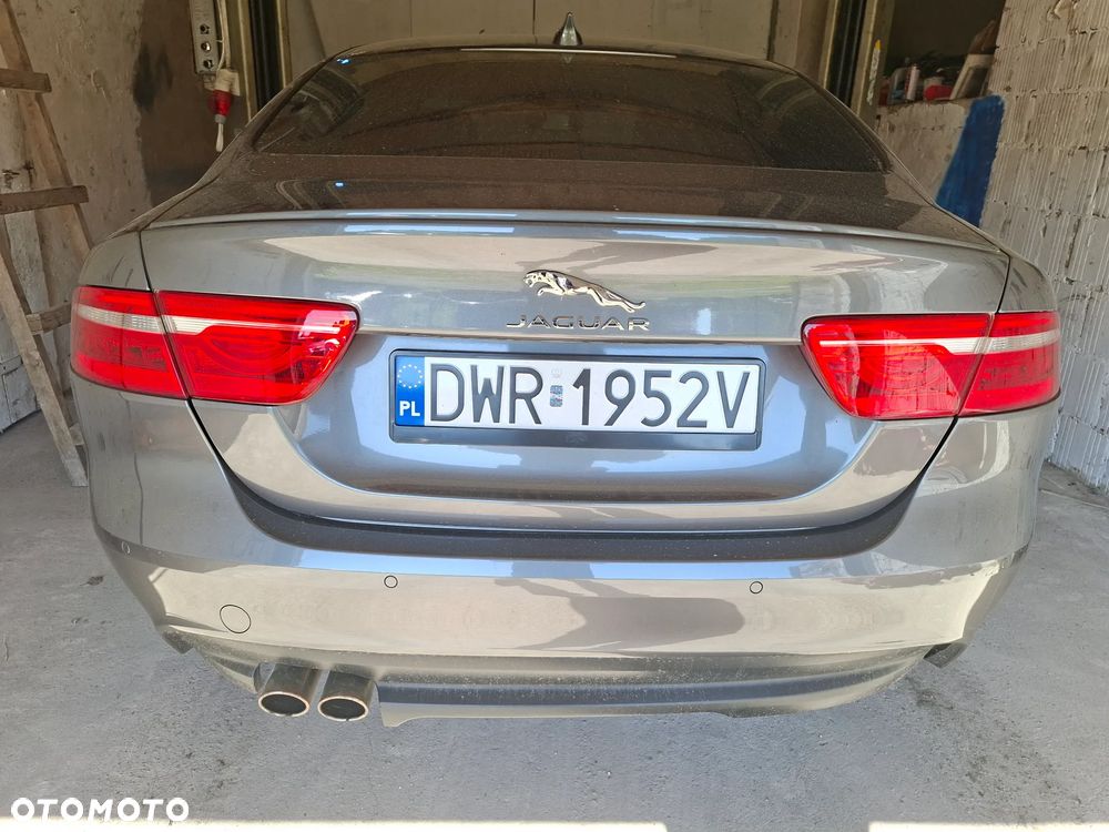 Jaguar XE 2.0 D AWD R-Sport - 6