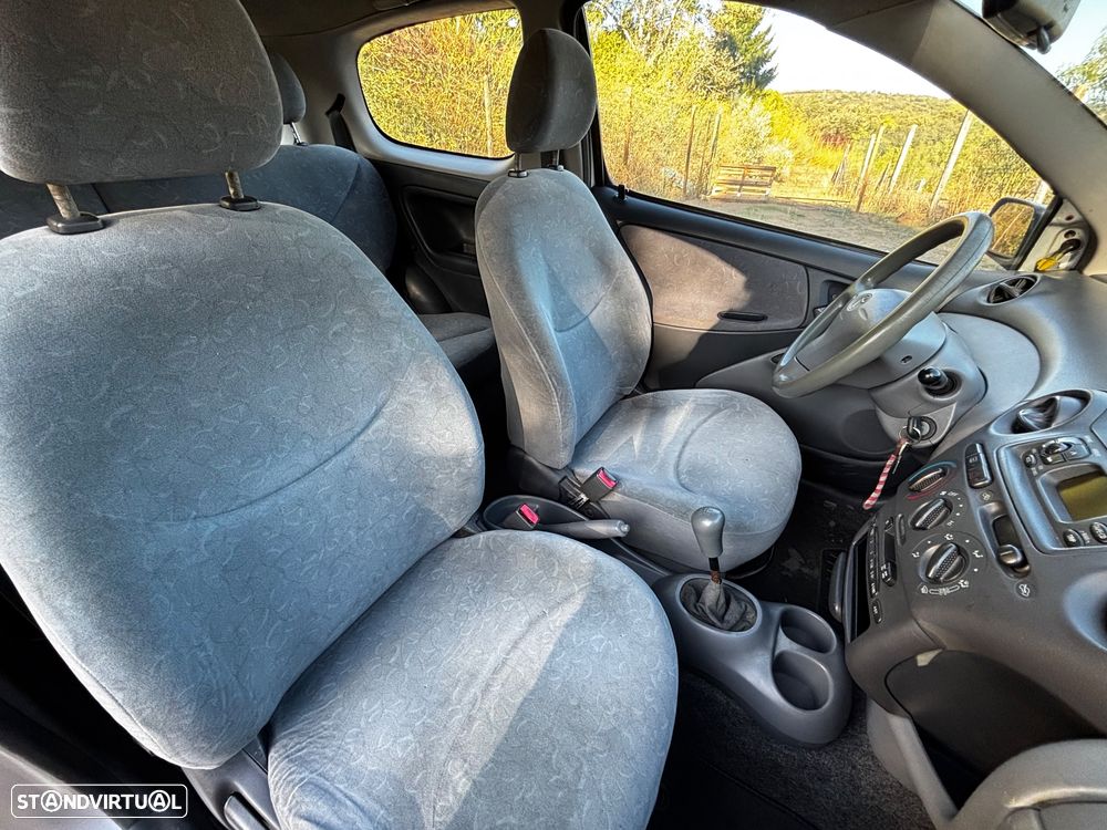Toyota Yaris - 10