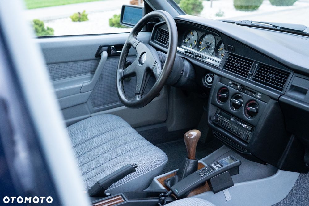 Mercedes-Benz W201 (190) - 7