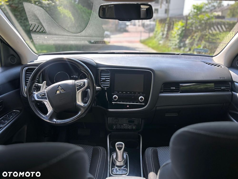 Mitsubishi Outlander Intense + - 8
