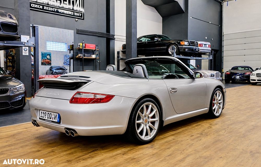 Porsche 911 Carrera - 15
