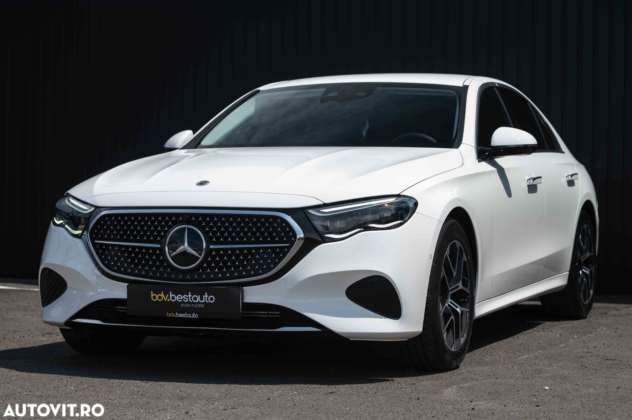 Mercedes-Benz E 220 d 4Matic 9G-TRONIC Edition AVANTGARDE - 31