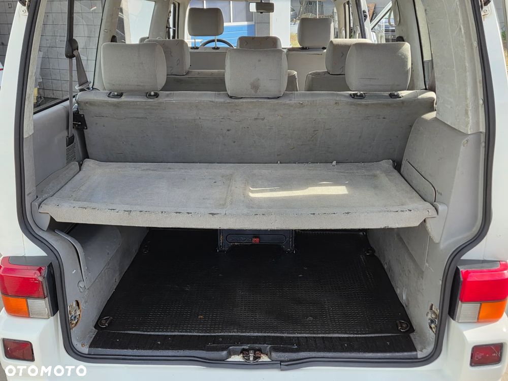 Volkswagen Caravelle - 39