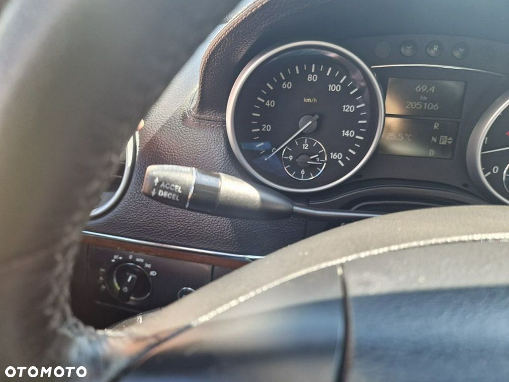 Mercedes-Benz GL - 13