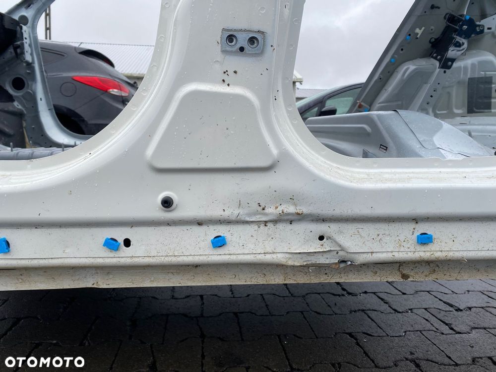 PRÓG LEWY SŁUPEK JEEP AVENGER 934 USZKODZONY - 1