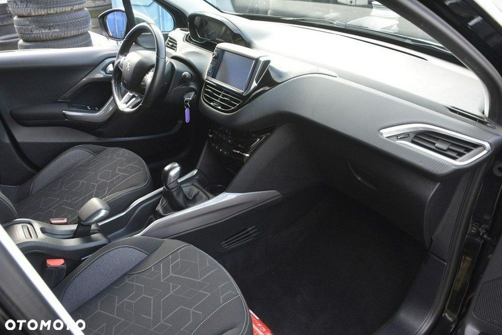 Peugeot 2008 1.2 Pure Tech Style EU6 - 20