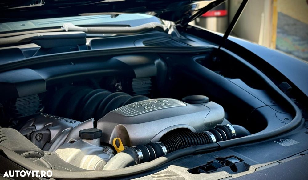 Porsche Cayenne Turbo S Aut - 8