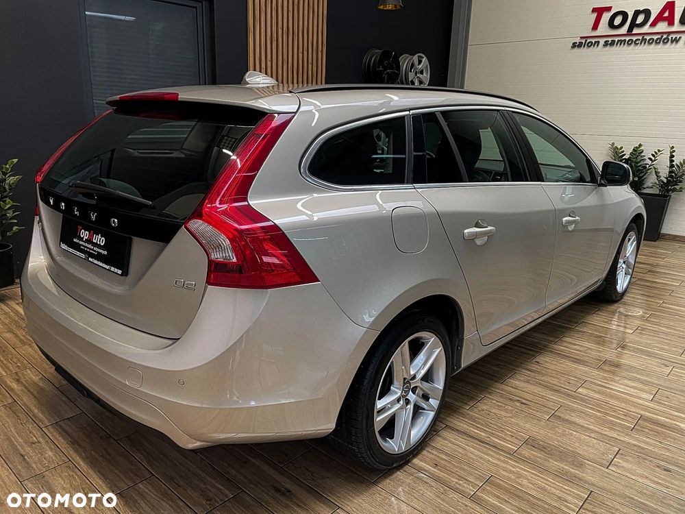 Volvo V60 D2 Momentum - 8
