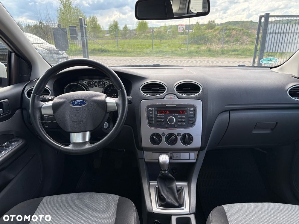 Ford Focus 1.6 16V Style+ - 8