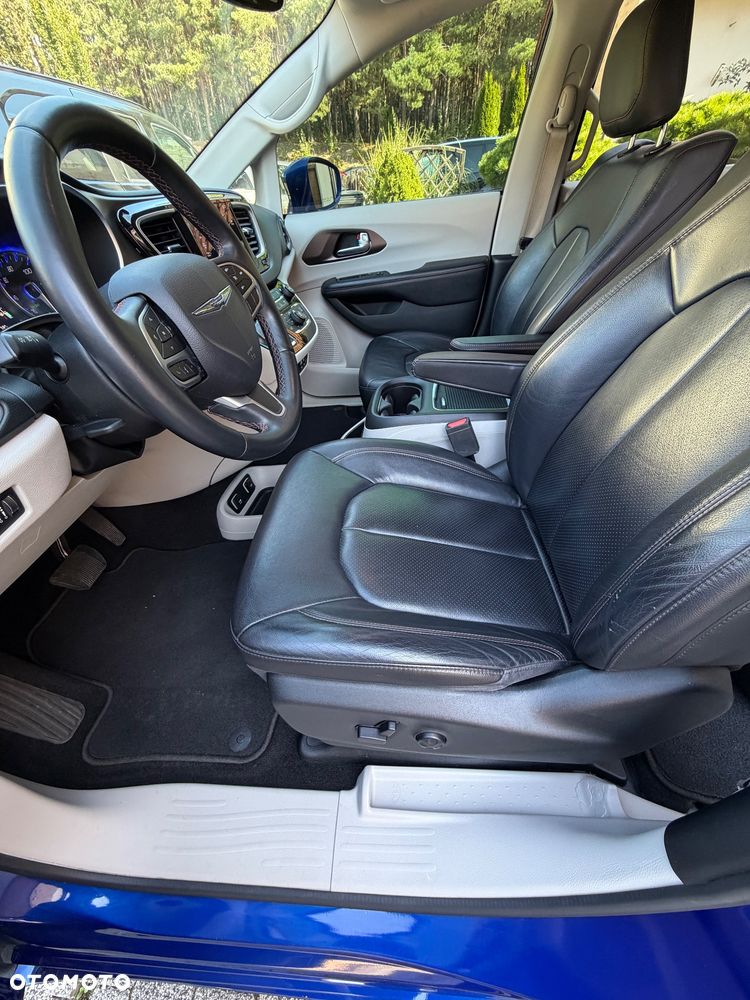 Chrysler Pacifica - 30