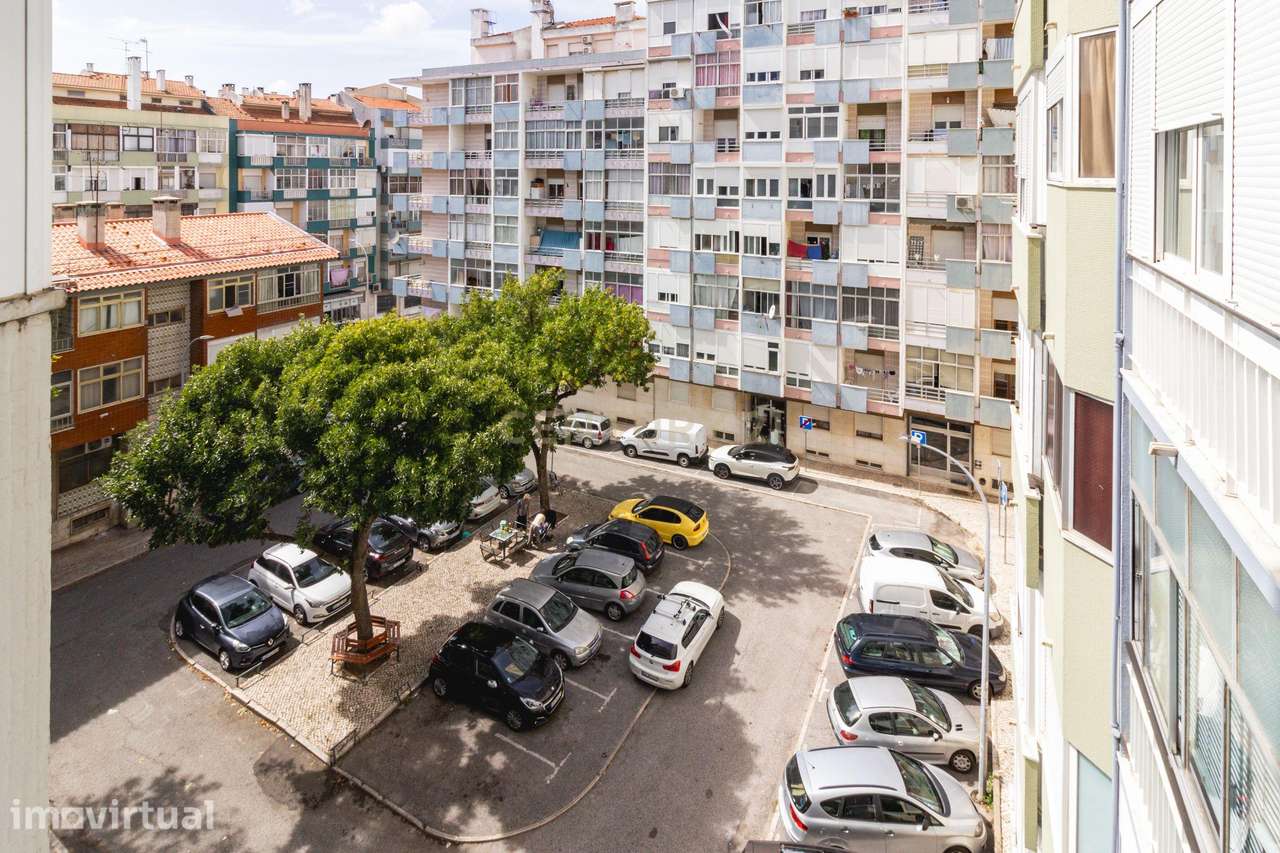 Fantástico T2 Remodelado junto à estação de comboios na Damaia - Grande imagem: 4/29