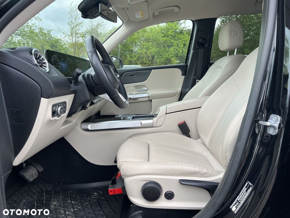 Mercedes-Benz GLB - 14