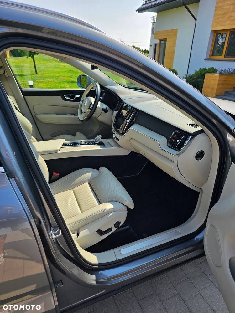 Volvo XC 60 B4 D AWD Inscription - 11