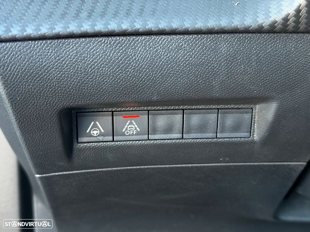 Peugeot 2008 PureTech 130 EAT8 GT - 24